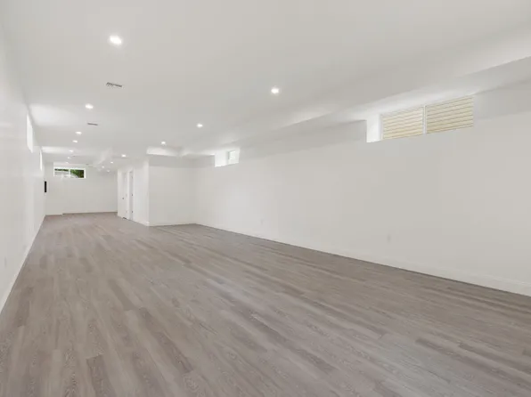 1380 Clove Road image 28 of 40