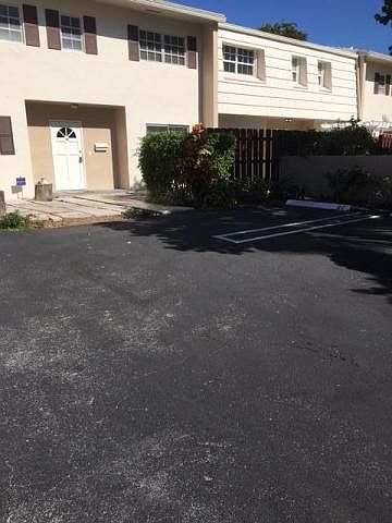 1st image of 2731 S Palm Aire Dr