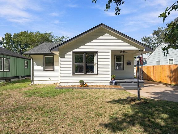 4th image of 2219 S Ellis Ave