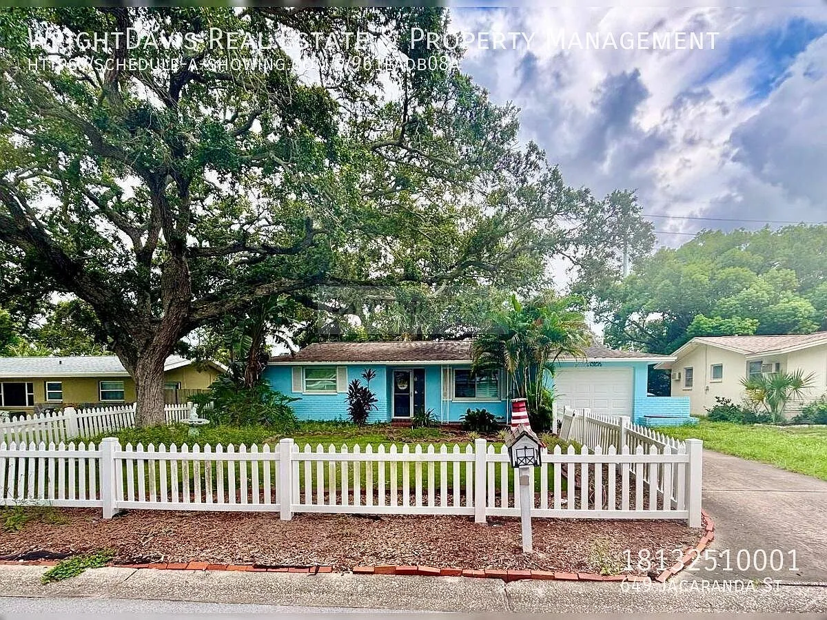 Charming Dunedin 2BR/2BA with Screened Porch & Fenced Yard — Photo 2