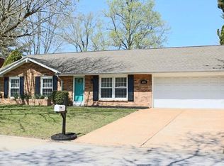 1025 Five Forks Dr, Belleville, IL 62221