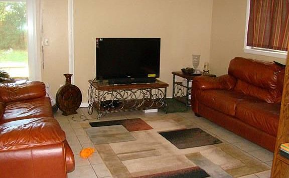 4th image of 2330 Somerset Dr