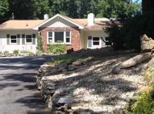 8 Old Shenandoah Rd, Hopewell Junction, NY 12533