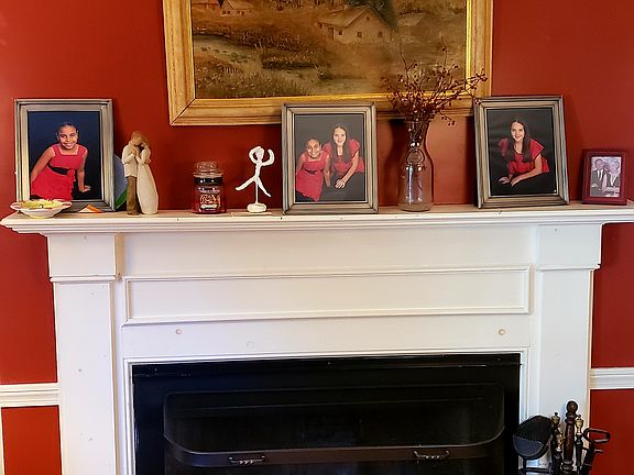 Working fireplace. So cozy!