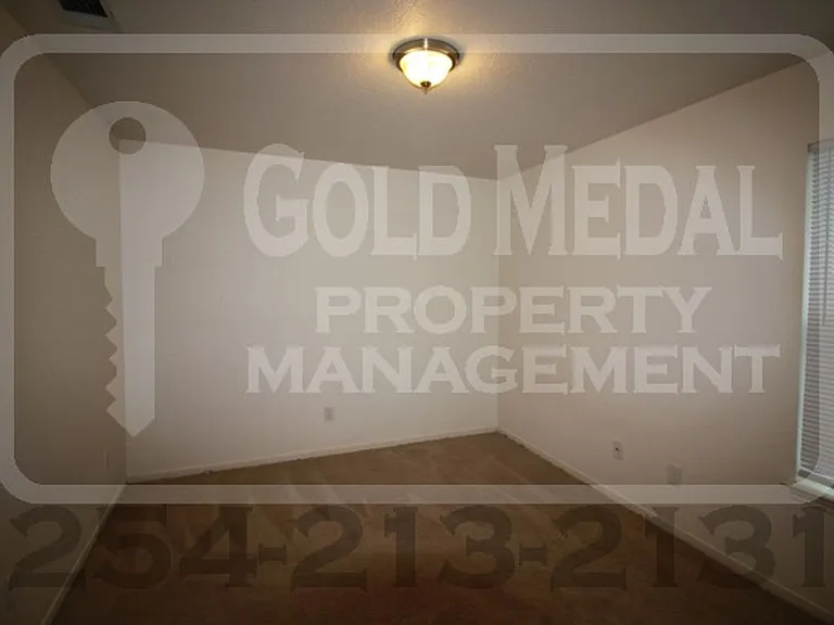 217 Janelle Dr — Photo 8