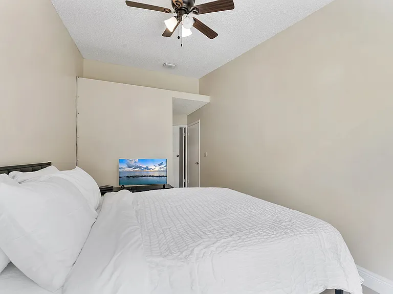 3648 NW 83rd Ln — Photo 3