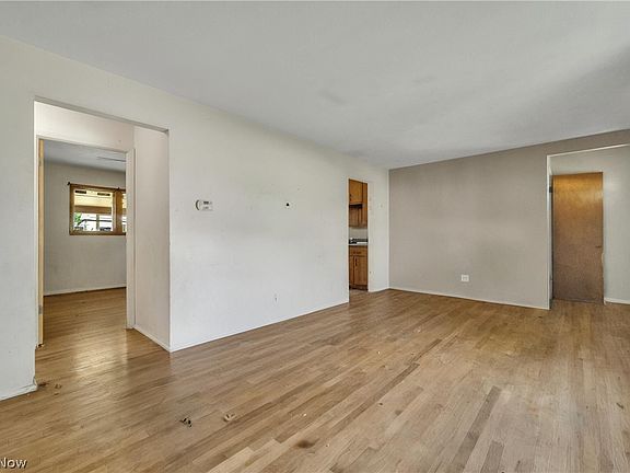 4th image of 351 Gayle Dr
