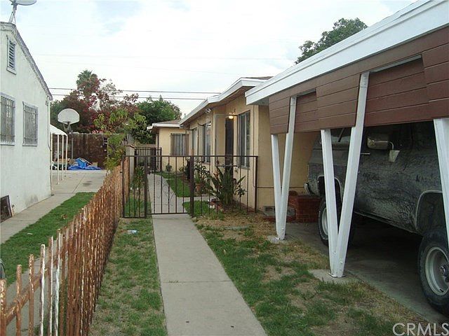 MAIN ENTRANCE TO UNITS. RIGHT SIDE CARPORT.