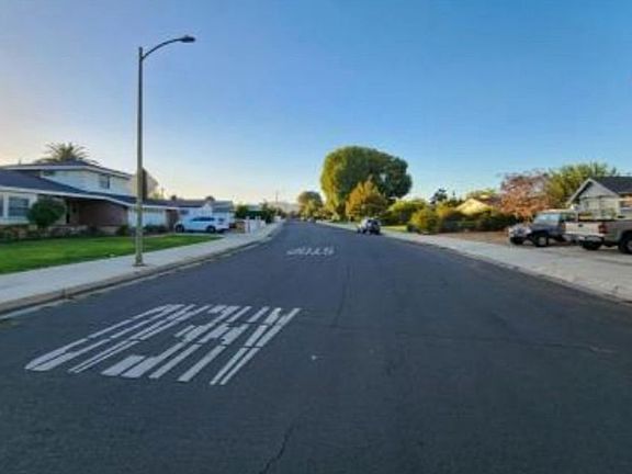 Exterior Neighborhood (street photo)