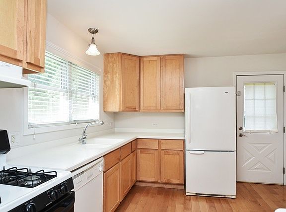 3rd image of 36527 N Grandwood Dr