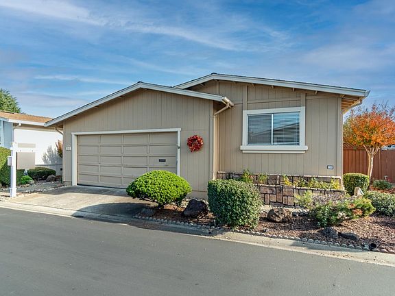 2nd image of 225 Autumn Ln #225