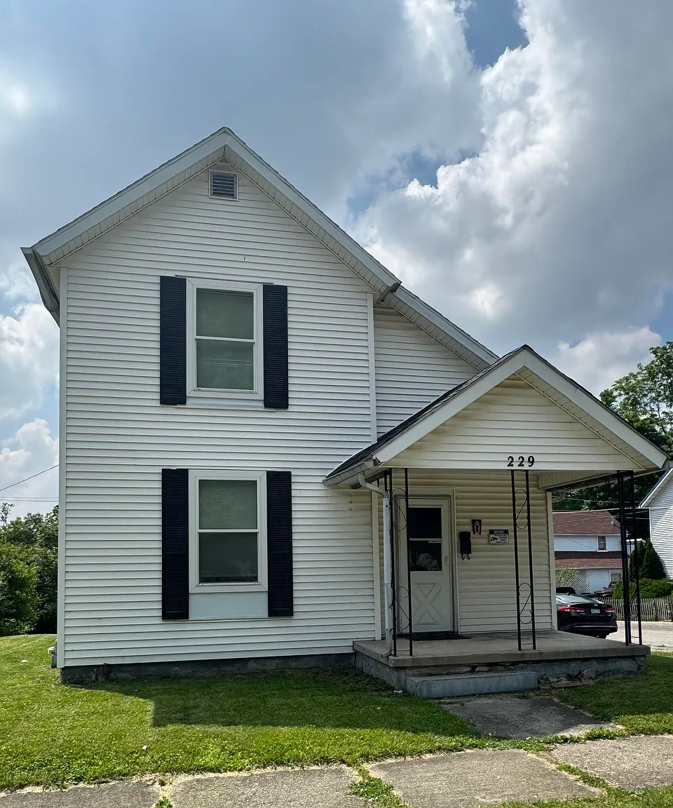 229 N Elm St photo 1