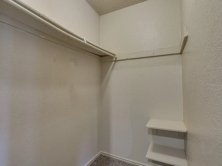 10611 Woodleaf Dr — Photo 11