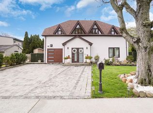 316 Acre Ln, Hicksville, NY 11801