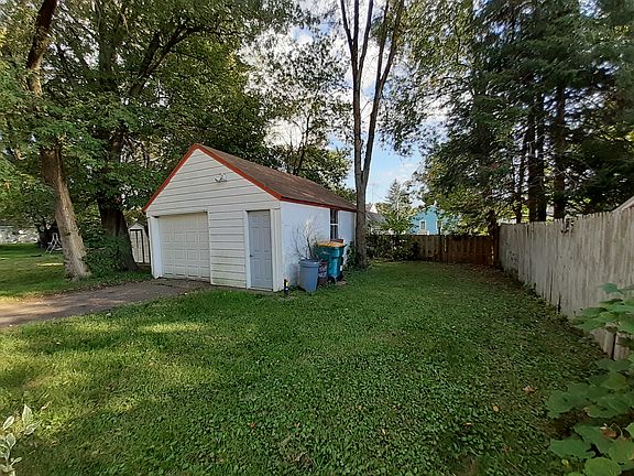4th image of 299 Eldred St