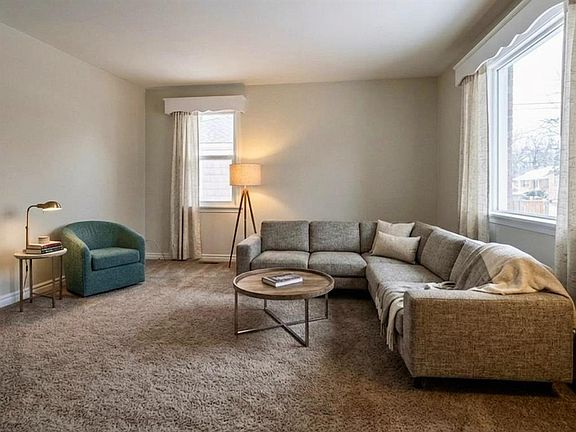 4th image of 533 W 23rd St S