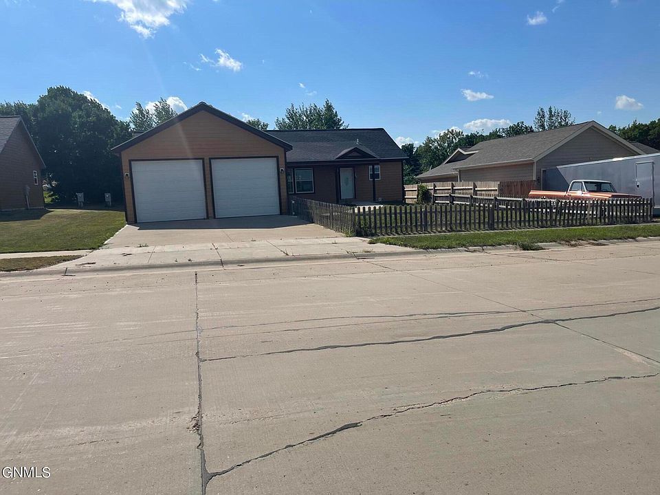 2717 2nd St NE, Watford City, ND 58854 Zillow