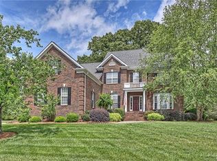 402 Castlestone Ln, Matthews, NC 28104