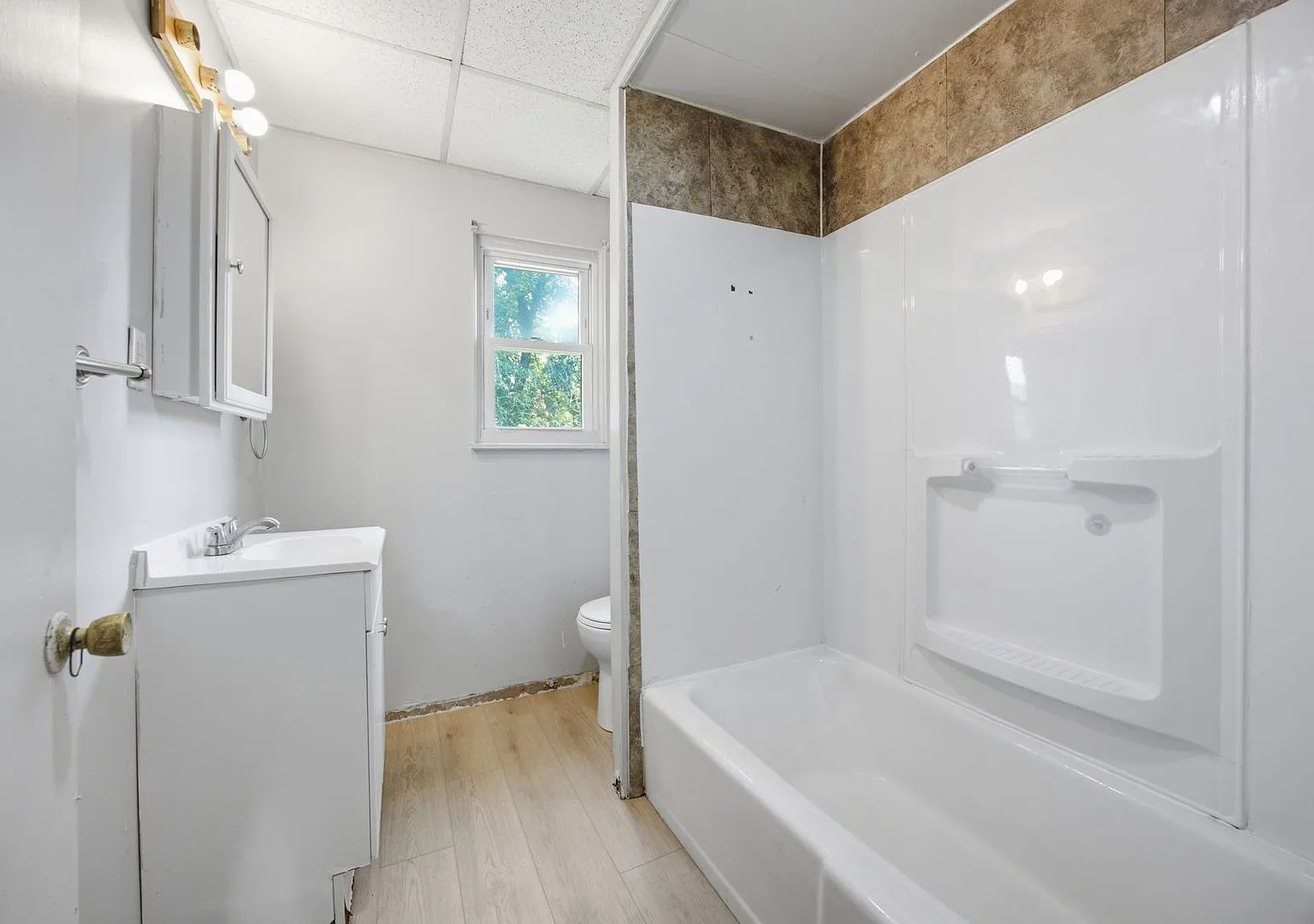 2 bed, 900 sqft, $1,000 — Photo 4