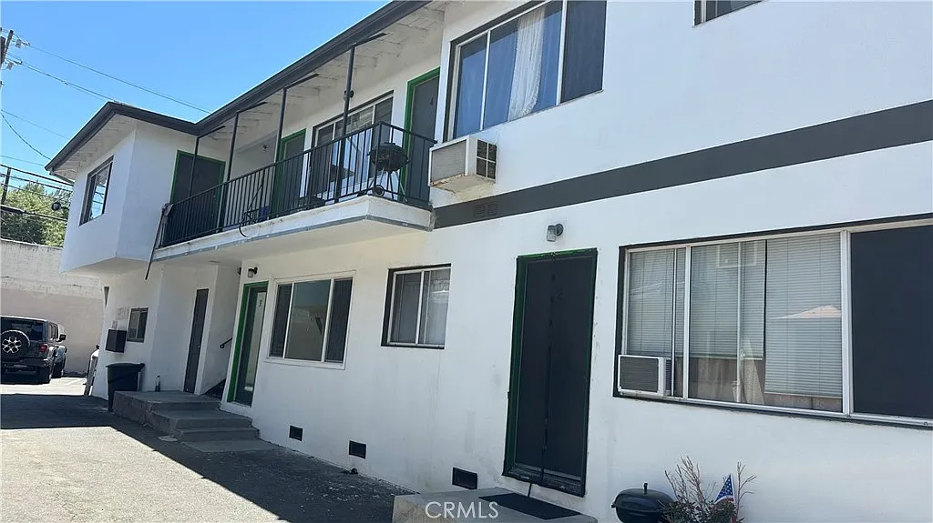 2 bed, 730 sqft, $2,190 — Photo 1