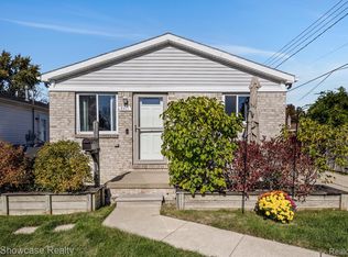 8471 Hettenberger Ave, Warren, MI 48093