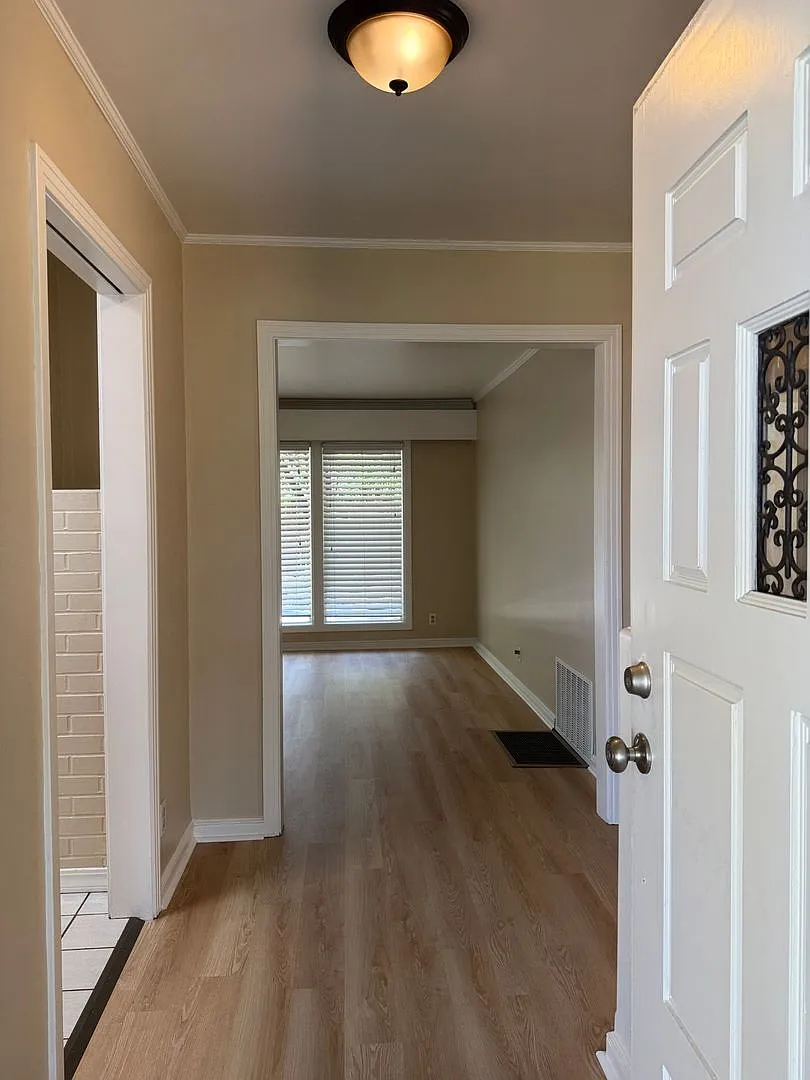 Three Bed, One Bath Home In Lincoln Village — Photo 3