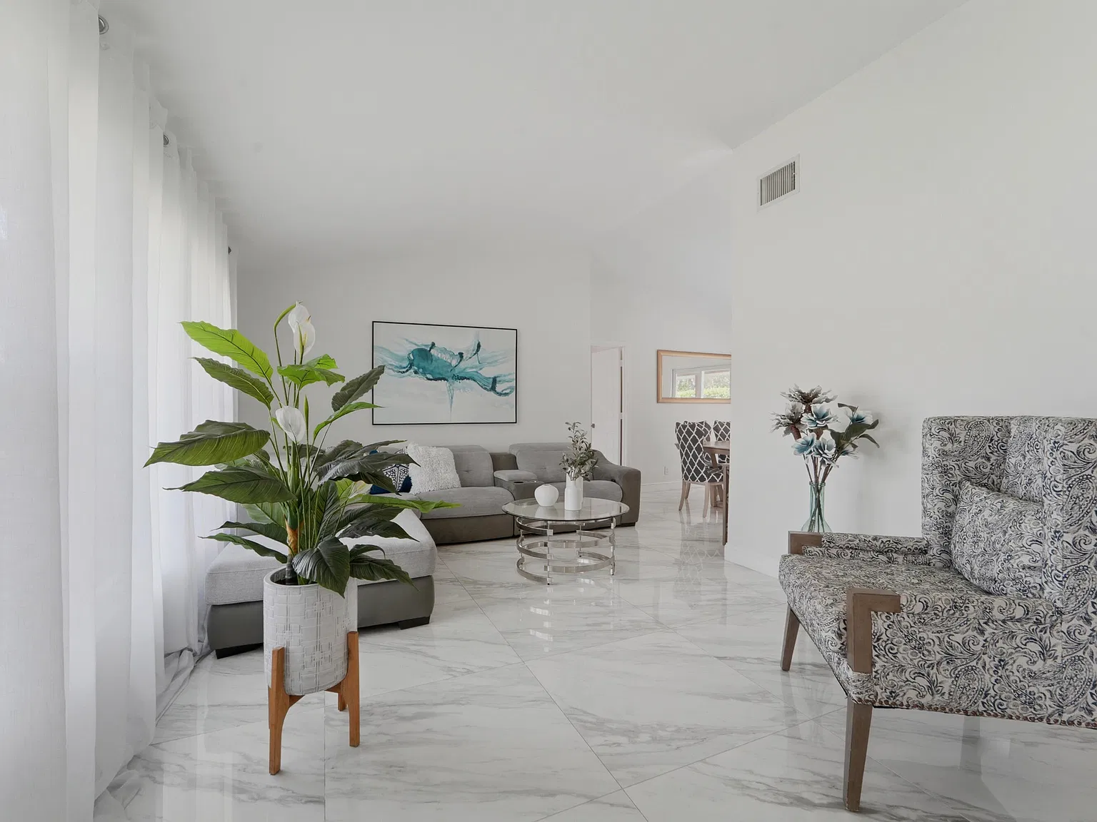 3 bed, 2.0 bath, 1573 sqft, $4,500 — Photo 3