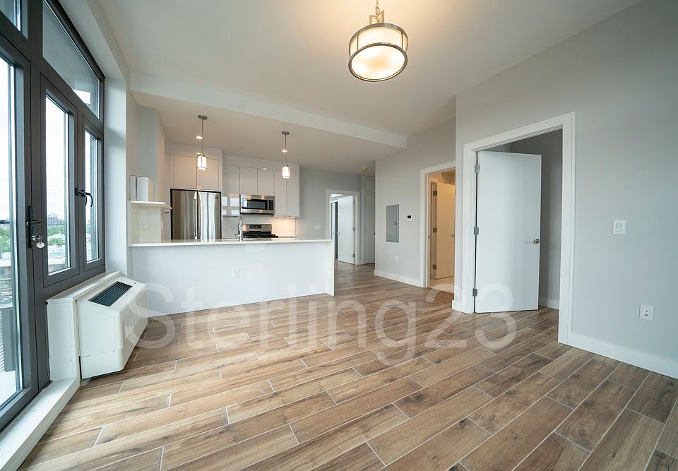 1st image of 3112 24th Ave #4U