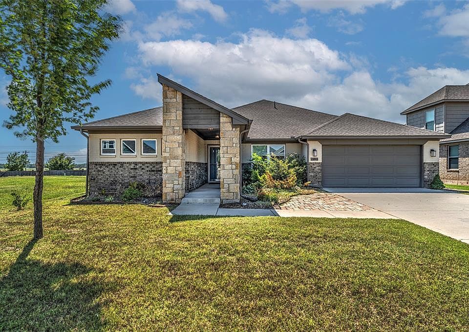 1st image of 15905 Tall Grass Dr