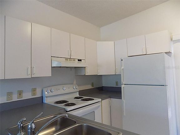 5th image of 115 Country Club Dr