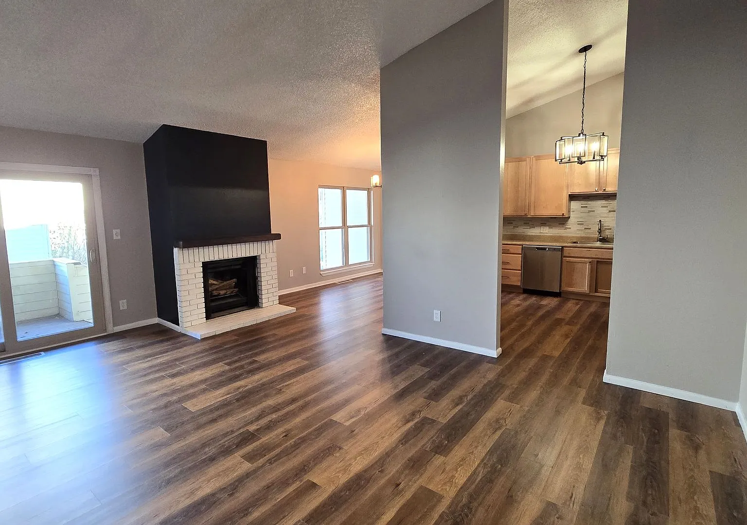 3 Bedroom, 2 Bathroom, Home With A 2 Car Garage For Rent In Indian Hills — Photo 1