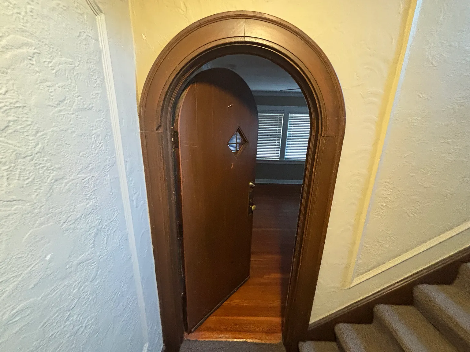 1 bed, 990 sqft, $1,575 — Photo 2