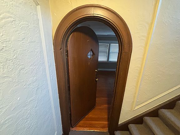 2nd image of 4512 Broadway APT 1