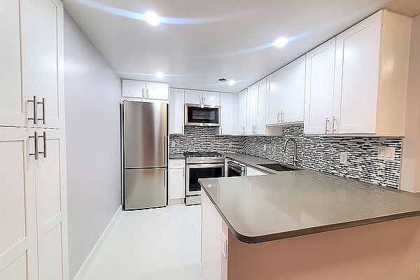 1st image of 301 E 47th St #3Q