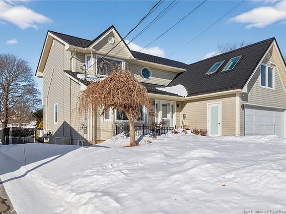 2nd image of 141 Gaspe St