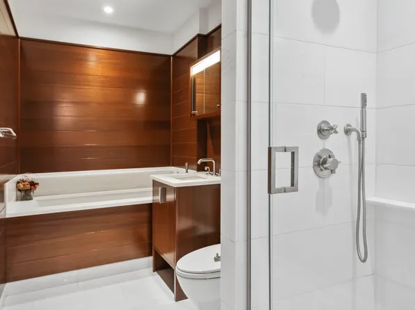 60 Riverside Boulevard image 6 of 18