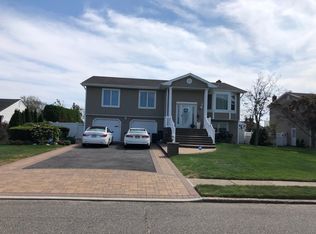 116 Drake Ct FLOOR 1, West Islip, NY 11795