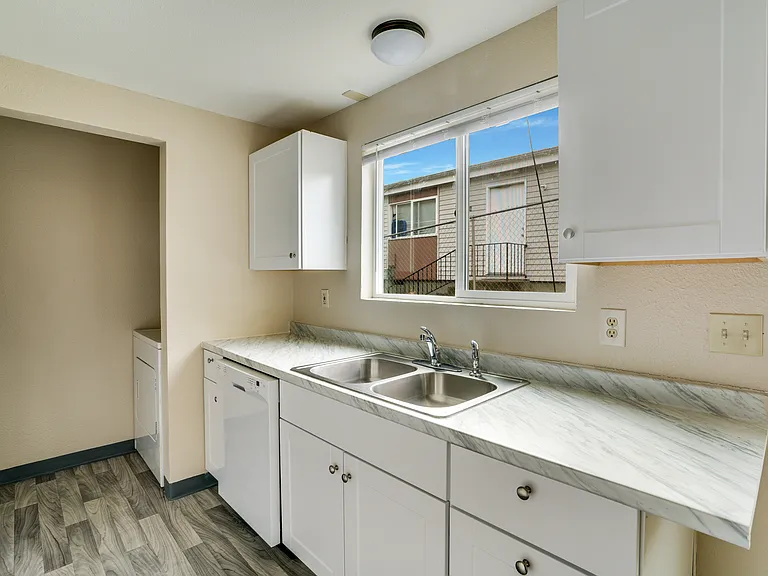 2412 S I St #3 — Photo 7