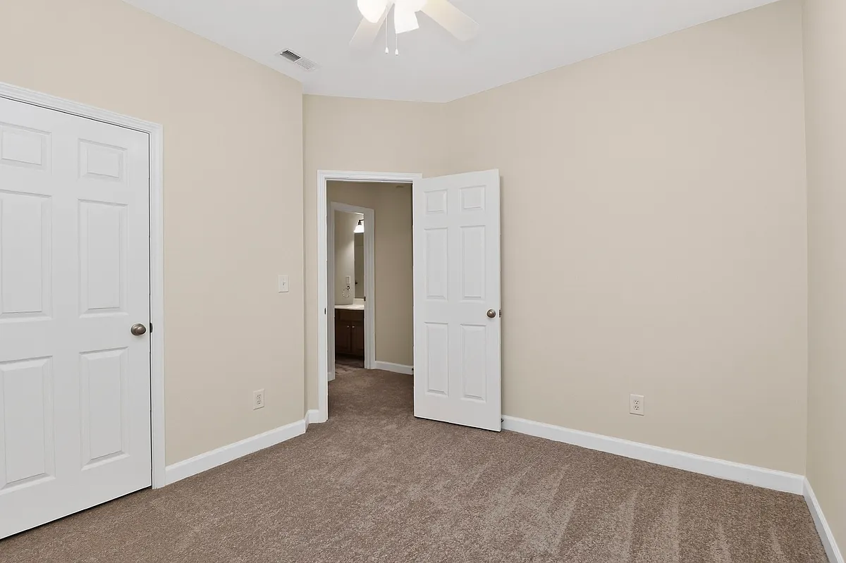 Building Photo - 9315 Rosalyn Glen Rd