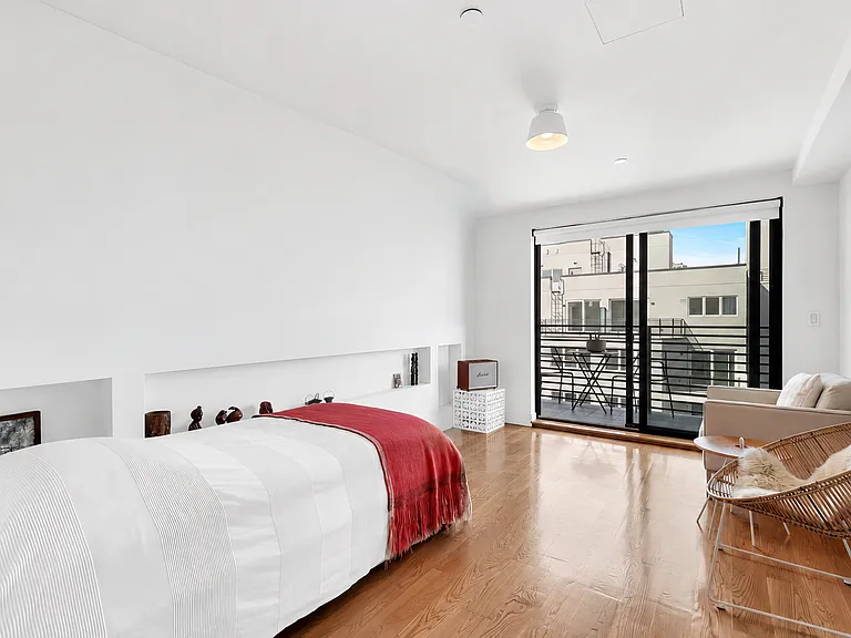 79 Clay St #4R — Photo 8