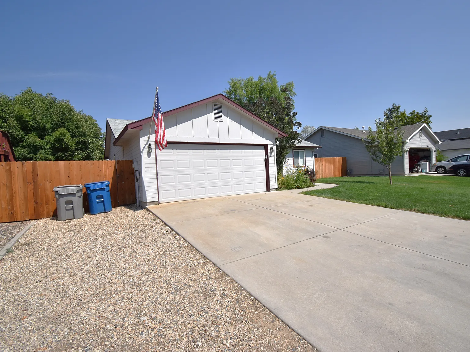 3 bed, 1094 sqft, $1,999 — Photo 3