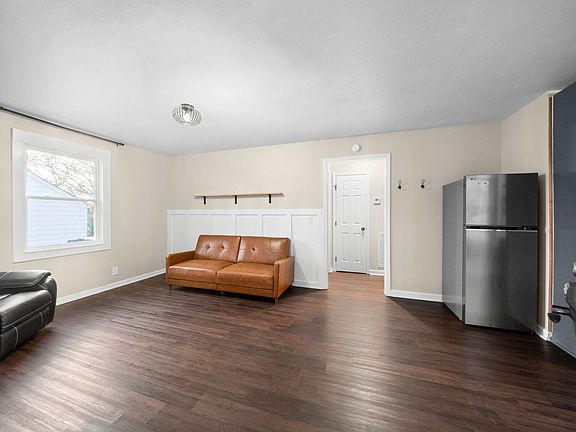 4th image of 37 Maple St