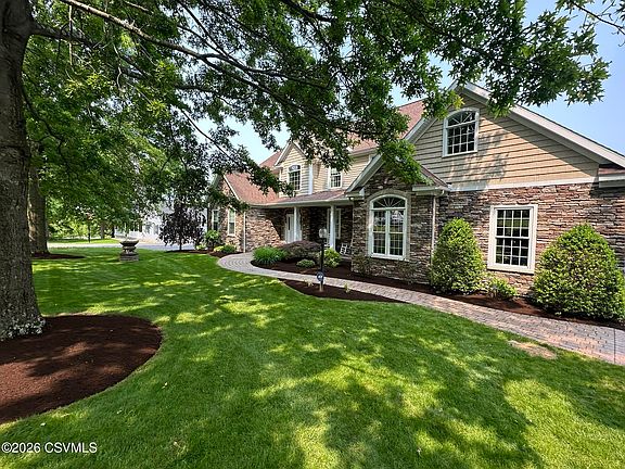 2nd image of 39 Oakwood Dr