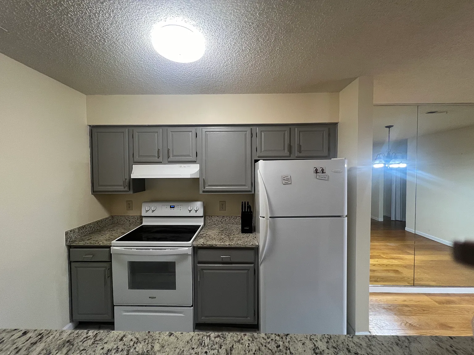 2 bed, 950 sqft, $2,200 — Photo 1