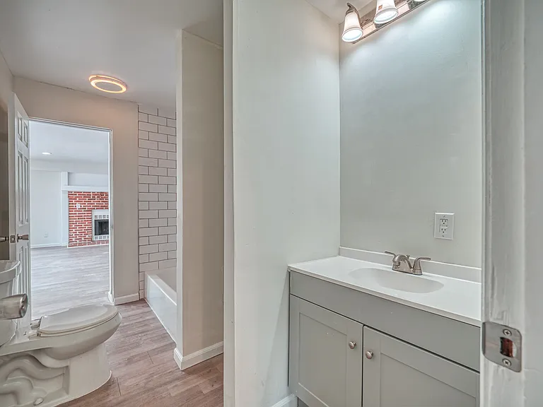 1139 Miller Ave — Photo 17