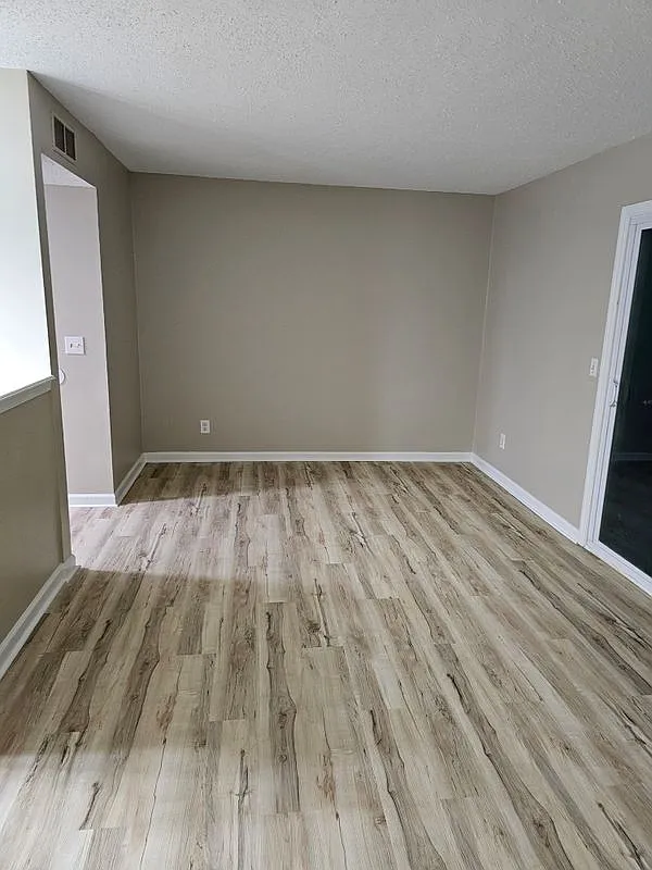 2 bed, 2.5 bath, 1408 sqft, $1,800 — Photo 4