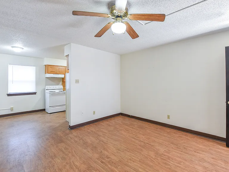 914 S 25th St — Photo 11
