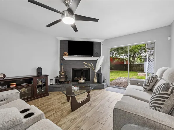 2907 Arkansas Ave, Dickinson, TX 77539