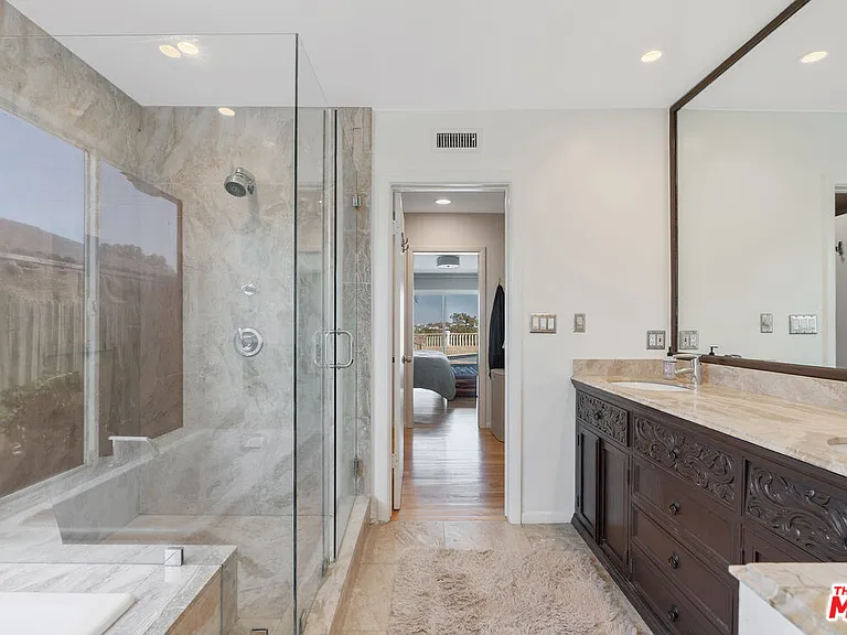 4246 S Cloverdale Ave — Photo 18