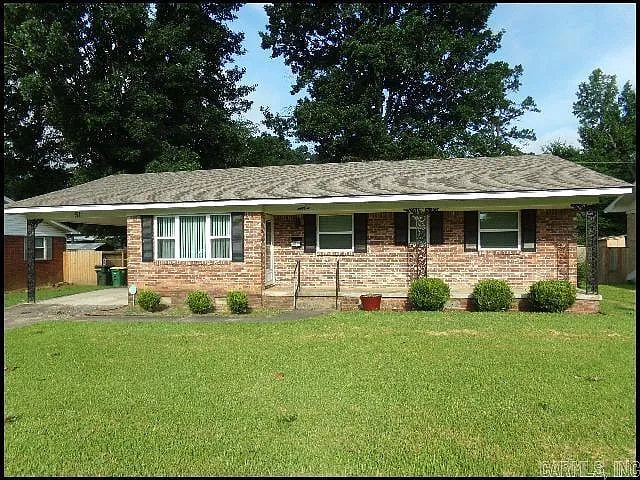 51 Meadowbrook Dr — Photo 2